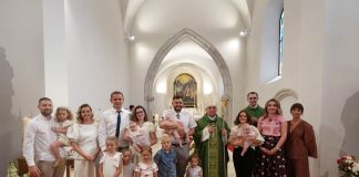Biskup Ivo krstio troje djece u Velikoj