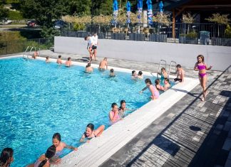 Započela škola plivanja u sklopu projekta „Igraj, uči, rasti – požeško-slavonski program za djecu“