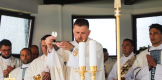 Pater Mario Cerovac iz Frkljevaca proslavio svoju mladu misu u rodnoj župi