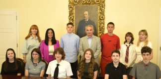 ZNANJE, TRUD I USPJEH Gradonačelnik Miličević uručio novčane nagrade najuspješnijim učenicima osmih razreda gradskih škola