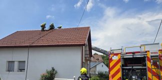 Brza reakcija spriječila katastrofu: Vatrogasci jurili na jedan požar, pa putem saznali da gori još jedno krovište u istoj ulici!