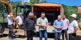 KOMUŠINA Nakon izgradnje vodovodne mreže slijedi i asfaltiranje prometnice u prigradskom naselju koje se naslanja na požeški Vranduk