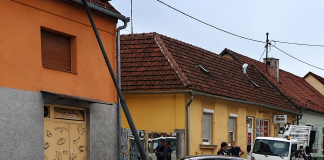 Zbog neprilagođene brzine i naglog kočenja zabio se u stup javne rasvjete