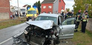 KRŠ I LOM U GRADCU: Teretnjak smrvio prednji dio automobila, 75-godišnjak teško ozlijeđen