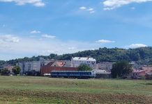 Uhićen muškarac koji je u vlaku nožem prijetio djeci