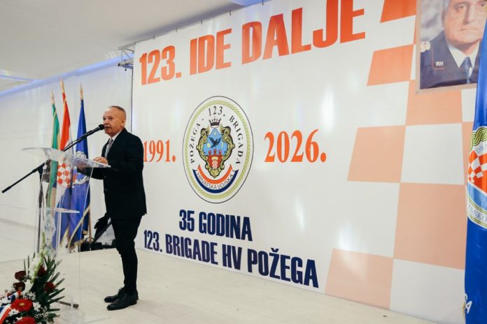 3g5a7783