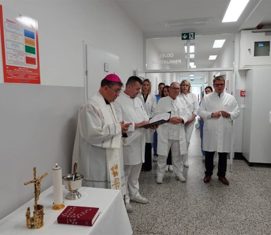Biskup Ivo blagoslovio obnovljene prostore odjela psihijatrije i neurologije u Požegi