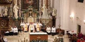 Molitveno bdjenje u požeškoj Katedrali u predvečerje svetkovine sv. Terezije Avilske