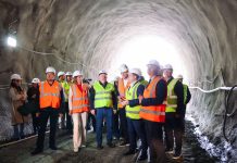 Ministar Butković obišao gradilište trenutačno najvećeg cestovnog projekta u Hrvatskoj: gradi se tunel dug 1.600 metara, pet vijadukata i dva mosta